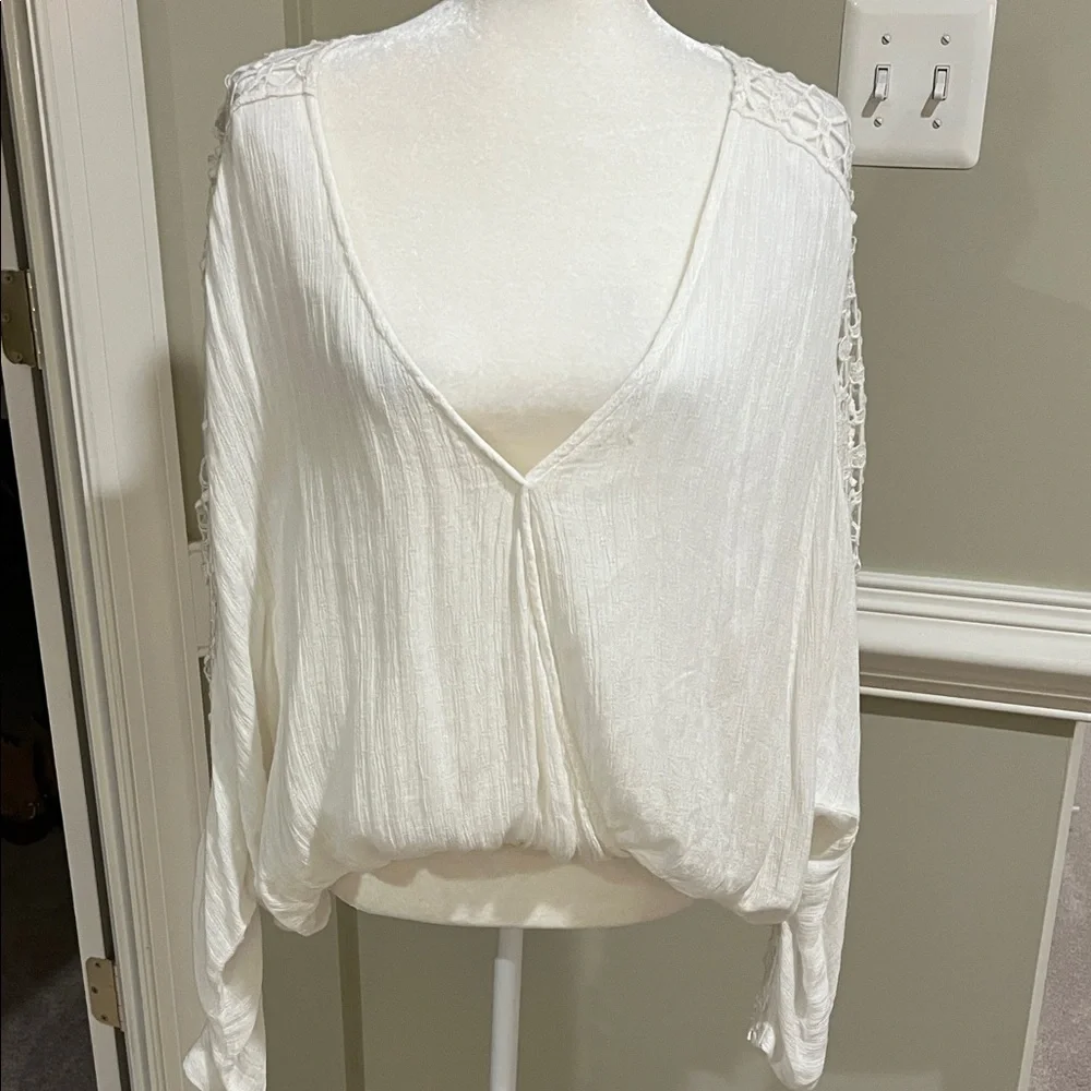 Free People Cream Elastic hem Blouse with Lace Sleeve Detail, EUC, L